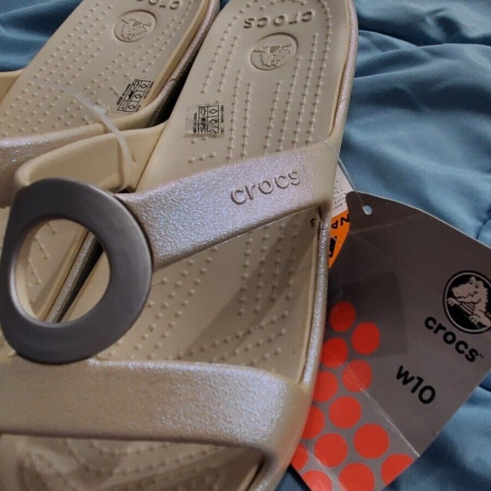 Crocs Women's Sanrah Circle Slide Sandal (Ivory/Iridescent), Size 10